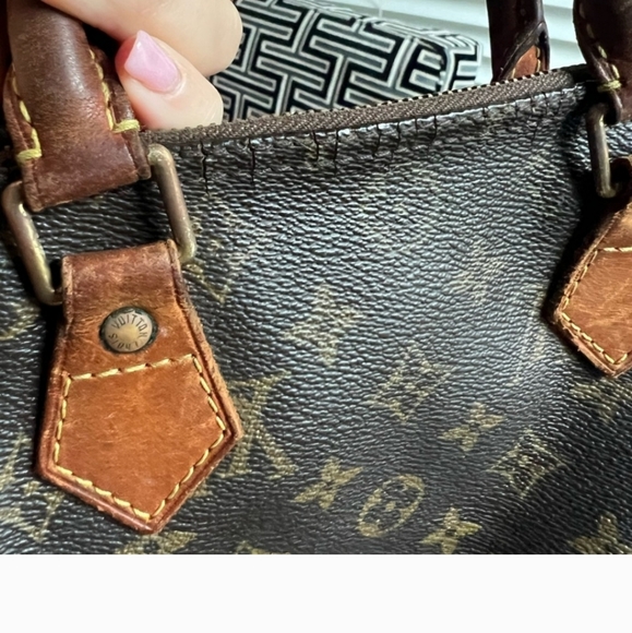 Designer LOUIS VUITTON Speedy 30 Bowling Bag - Picture 9 of 14